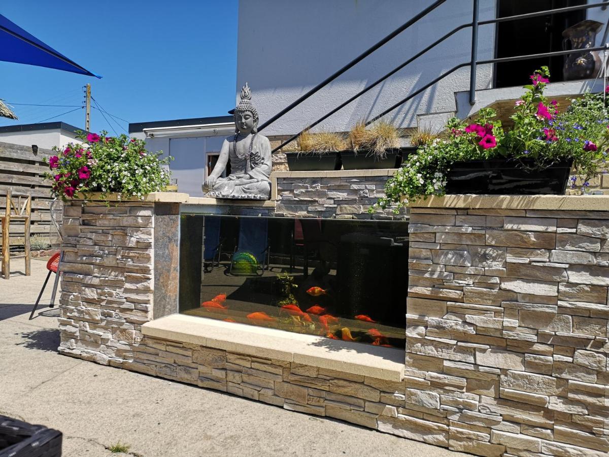 La Maison Du Bonheur Port-en-Bessin-Huppain Bagian luar foto