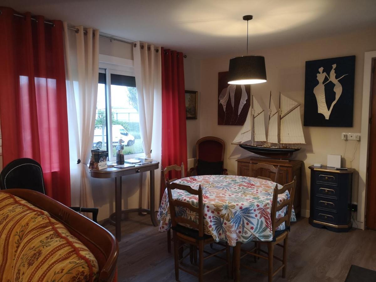 La Maison Du Bonheur Port-en-Bessin-Huppain Bagian luar foto